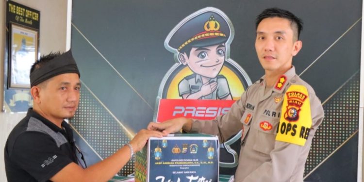 Berkah Ramadhan, Polres Rohil Bagikan Sembako ke Awak Media