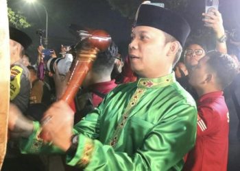 Sekdako Dampingi Pj Wako Pekanbaru Lepas Ribuan Warga Pawai Takbiran