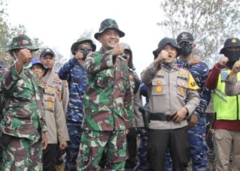 Tim Gabungan Polres Bengkalis dan Kodim 0303 Tak Kebal Lelah Padamkan Api Saat Lebaran