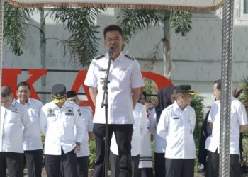 Bupati Rohil Minta ASN Tingkatkan Kinerja Saat Upacara dan Halalbihalal 