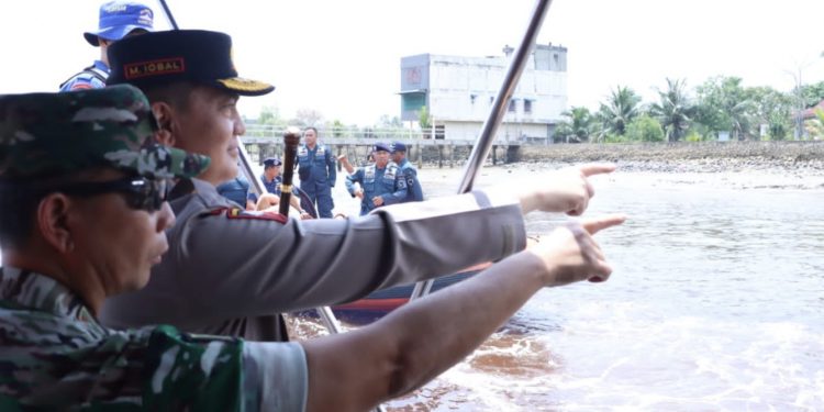 Kapolres Inhil Dampingi Kapolda Riau Tinjau Korban Laka Laut 