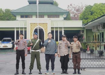 Kebiasaan Unik Kapolda Riau Menyambangi Pos Penjagaan TNI/Polri