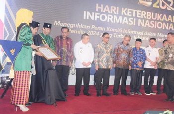 Bupati Kasmarni Hadiri Acara Peringatan Hari Keterbukaan Informasi Nasional Tahun 2023