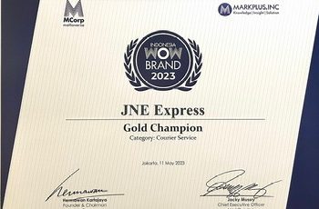 JNE Raih Penghargaan Gold Champion Kategori Courier Service Indonesia WOW Brand 2023