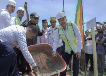 Penantian Puluhan Tahun Warga Sinaboi, Akhirnya Afrizal Sintong Letakan Batu Pertama Pembangunan Jembatan
