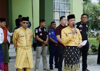 Afrizal Sintong Serahkan Santunan BPJS Ke Keluarga Pegawai Satpol PP