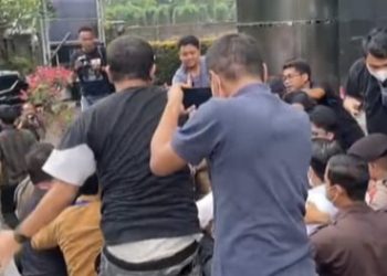 Molen Cak-cak Tuli Saat Ditanya Jam Tangan Dan Kebunnya