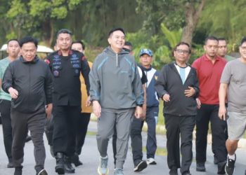 Kapolda Riau Olahraga Pagi Bersama Menkopolhukam RI Dan Rombongan