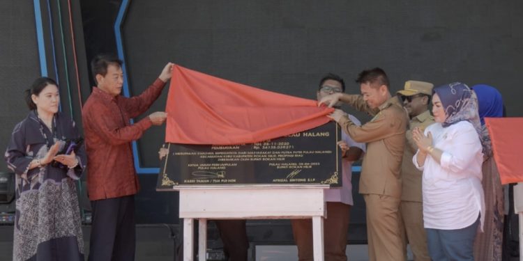 Anggaran 34 Miliar, Bupati Rohil Resmikan Pembangunan Jalan Pulau Halang