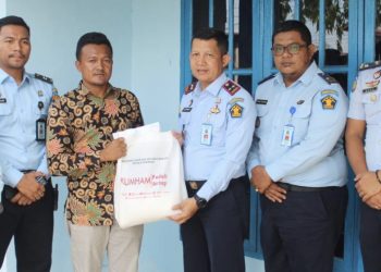 Keluarga Besar Lapas Bengkalis Bantu Korban Kebakaran Didesa Senggoro