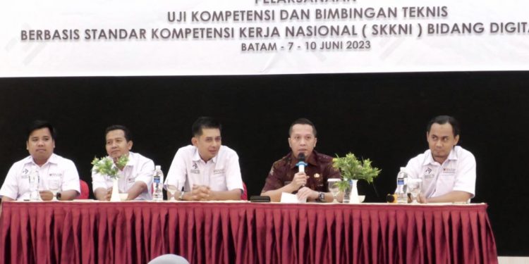 Diakui BNSP, Kadis Kominfotiks Rohil Lolos Uji Kompetensi ICT Project Manager