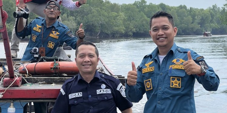 Kadiskominfotik Rohil Bersama Tim Ekspedisi Kumpulkan Data Jaringan