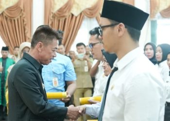 Bupati Rohil Serahkan SK Pengangkatan P3K Tenaga Kesehatan dan Ambil Sumpah Jabatan Fungsional PNS
