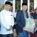 Peduli Sesama, Bupati Rohil  Ratusan Paket Sembako Serta Daging Qurban ke Warga