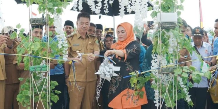 Bupati Rohil Resmikan Jembatan Air Hitam Pujud