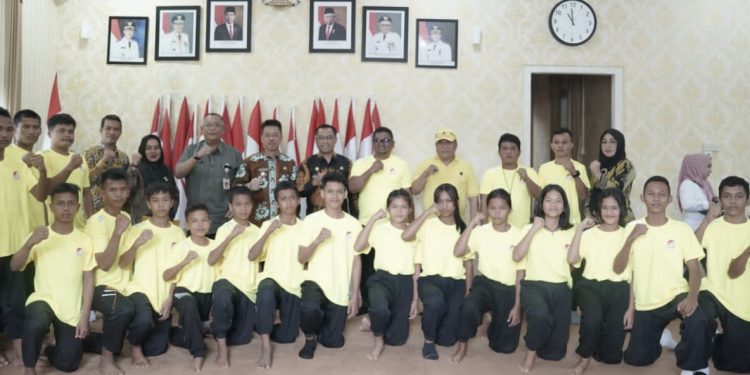 Atlet Wushu Dilepas Bupati Rohil kuti Selekda Porwil Riau