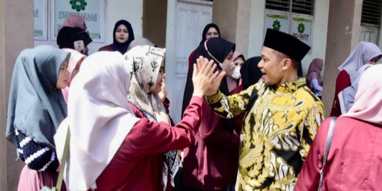 Bagus Santoso Gembleng Mahasiswa KKN Tafaquh Fiddin Dumai