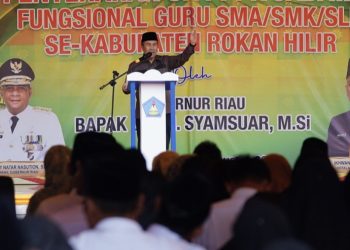 Gubri Syamsuar Serahkan 588 SK PPPK Tenaga Pendidik di Rohil