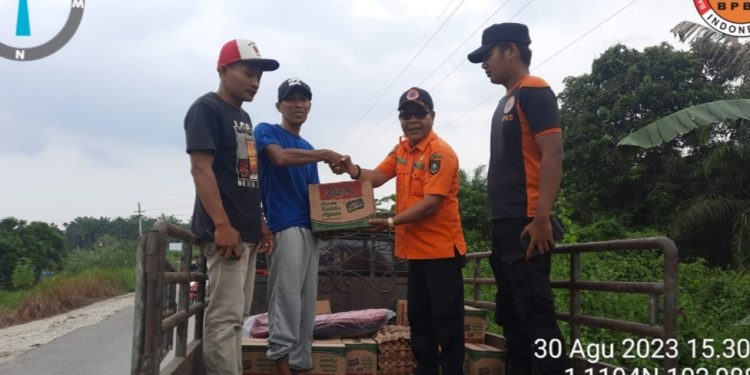 BPBD Bengkalis Serahkan Bantuan Bencana Puting Beliung