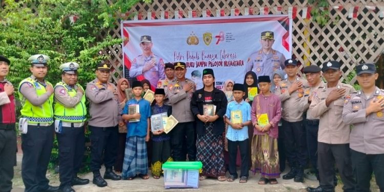 Peduli Budaya, Polres Bengkalis Salurkan Buku Literasi ke Ponpes Al-Burdah