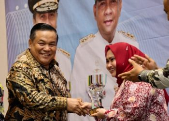Bupati Bengkalis Terima Penghargaan Terbaik Paritrana Award