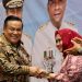 Bupati Bengkalis Terima Penghargaan Terbaik Paritrana Award