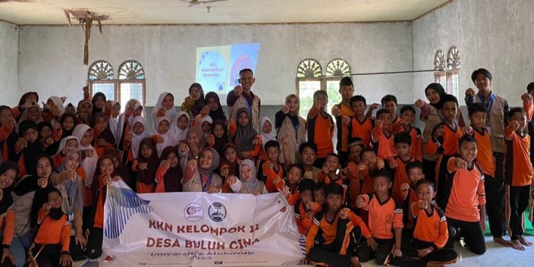 KKN Universitas Abdurrab Berikan Edukasi Terkait Bullying di SDN 001