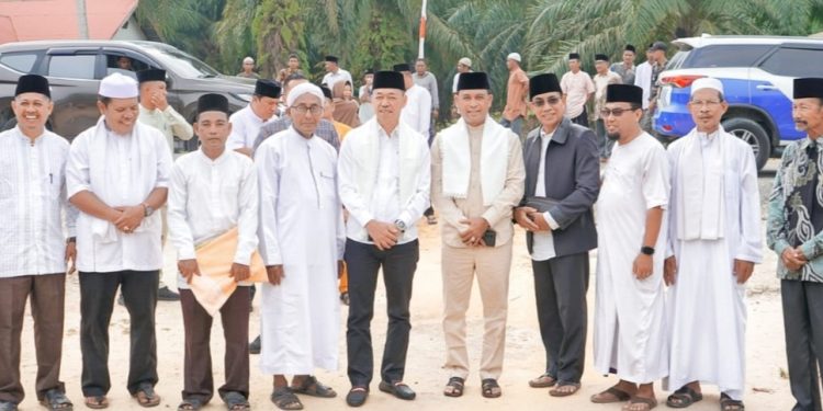 Bupati Rohil Kunjungi Madrasah Suluk Thariqat Naqsyabandiyah