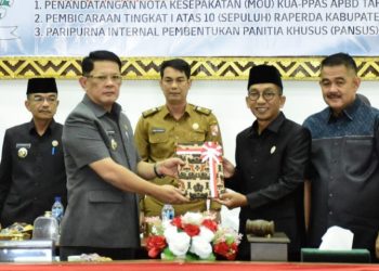 Pj Bupati Firsada Ikuti Rapat Paripurna Bahas Dua Agenda