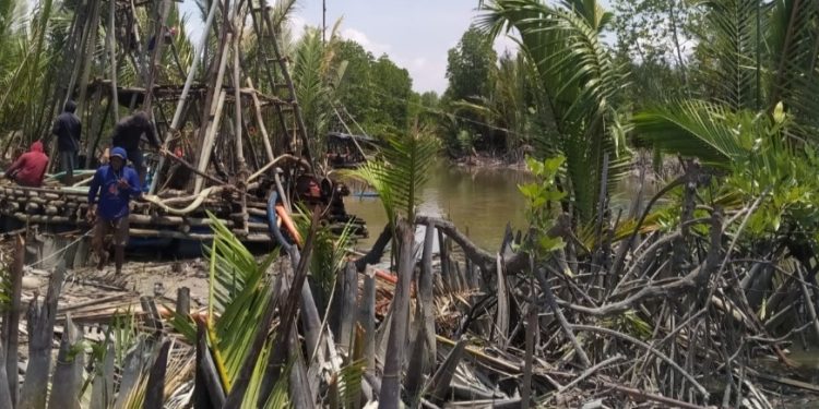 Akibat Penambangan Ilegal, Kehidupan Nelayan Terancam