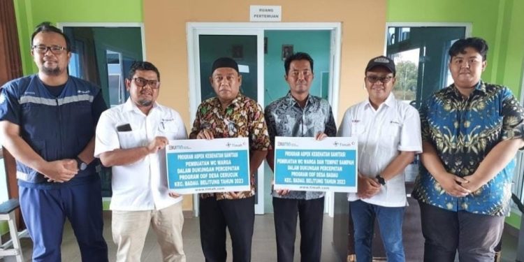 PT Timah Tbk Bangun 21 Unit Toliet dan Tempat Sampah Dukung Program ODF