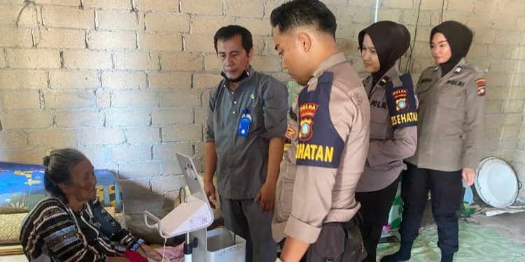 Warga Sambut Dengan Antusias Bakti Kesehatan Polri di Rempang