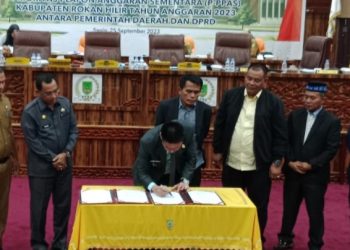 DPRD Rohil Bersama Bupati Tandatangani Kesepakatan KUA PPAS 2023