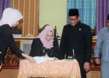 Sofyan Ketua DPRD Sementara Pimpin Paripurna Pengesahan APBD-P Rp 4,8 T