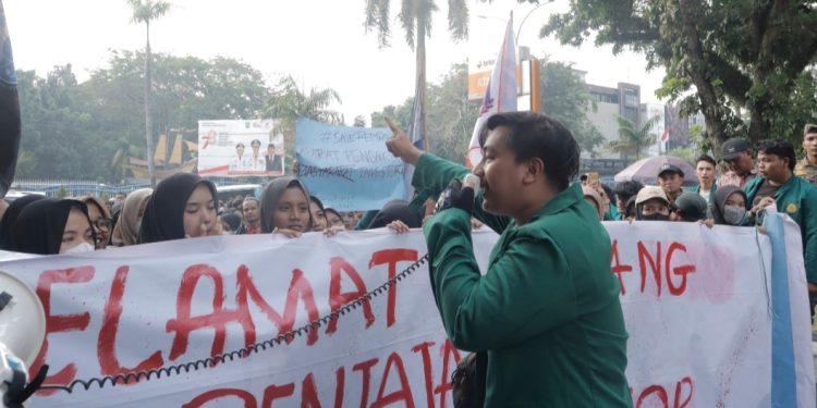 BEM KM UMRI Gelar Aksi Demo Peduli Masyarakat Rempang