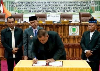 Pemda Rohil dan DPRD Sahkan APBD-P Sebesar Rp 2,4 Triliun