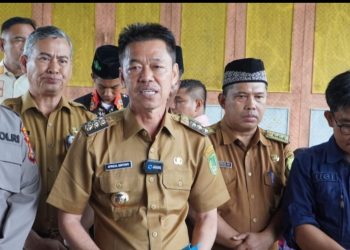 Bupati Rohil Pantau Pilpeng Tahap I, Ajak Warga Dukung Penghulu Terpilih