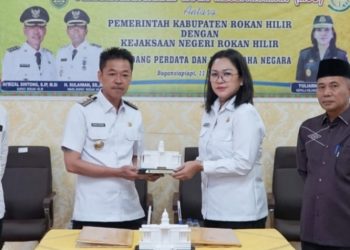 Wakil Ketua DPRD Rohil Hadiri MoU Pemkab dan Kejari Bidang Datun
