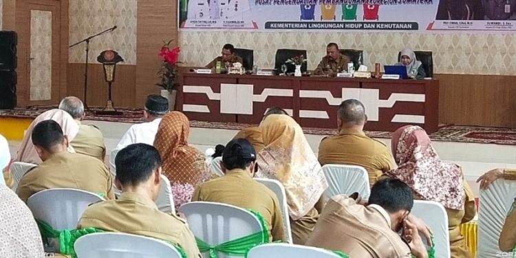 DLH Rohil Dengan P3ES KLHK Gelar Sosialisasi Pengelolaan Sampah