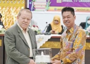 Bupati Rohil Ikut Yudisium Pascasarjana Dengan Maksimal