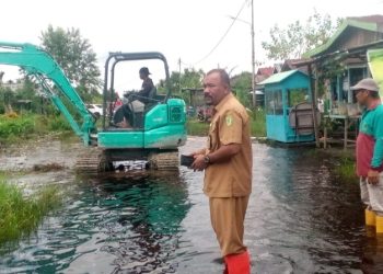 DLH Rohil Suwandi Pantau Langsung Normalisasi  Banjir Di Semua Titik