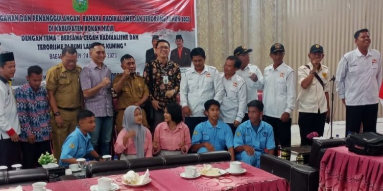 Kaban Kesbangpol Rohil Hadiri Sosialisasi Pencegahan Penanggulangan Bahaya Radikalisme dan Terorisme