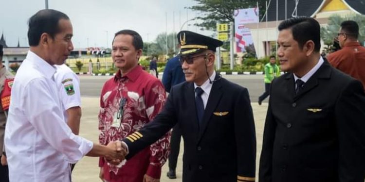 Presiden Joko Widodo Resmikan Bandara Terdepan Tingkatkan Pariwisata di Kepulauan Mentawai