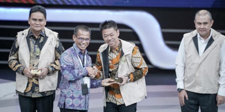 Dihadiri Wapres, Bupati Rohil Terima Penghargaan Penanganan Stunting dan Kemiskinan Ekstrem
