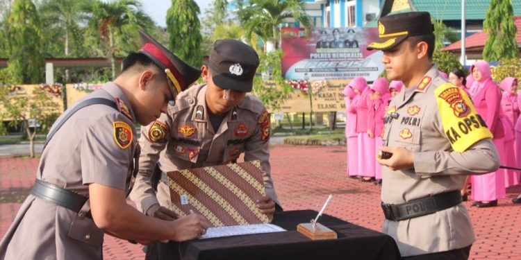 Polres Bengkalis Pimpin Sertijab 6 PJU di Halaman Mapolres 