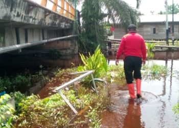 DLH Rohil Kerahkan Tim Satgas Banjir dan 2 Unit Excavator Bersihan Drainase dan Sungai