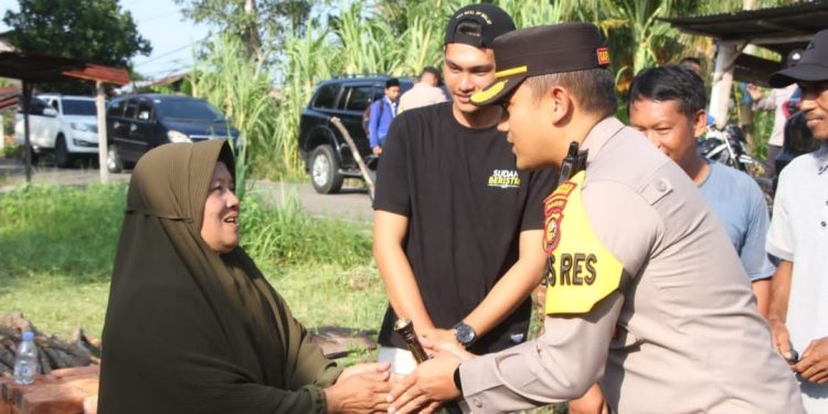 Peduli Sesama, Polres Bengkalis Bedah Rumah Warga Kurang Mampu
