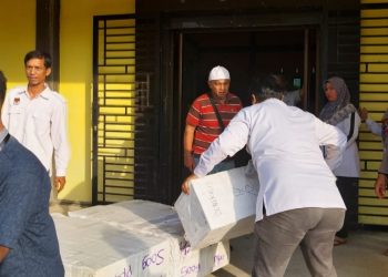 Polres Bengkalis Gelar Pengamanan Kedatangan Logistik Pemilu di Kantor KPU 