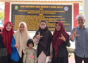 SMAN 2 Siak Hulu Ikuti Pelatihan Membaca Syair dari Tim Pengabdian Dosen PBSI UIR