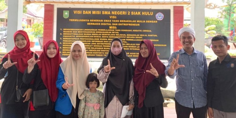 SMAN 2 Siak Hulu Ikuti Pelatihan Membaca Syair dari Tim Pengabdian Dosen PBSI UIR